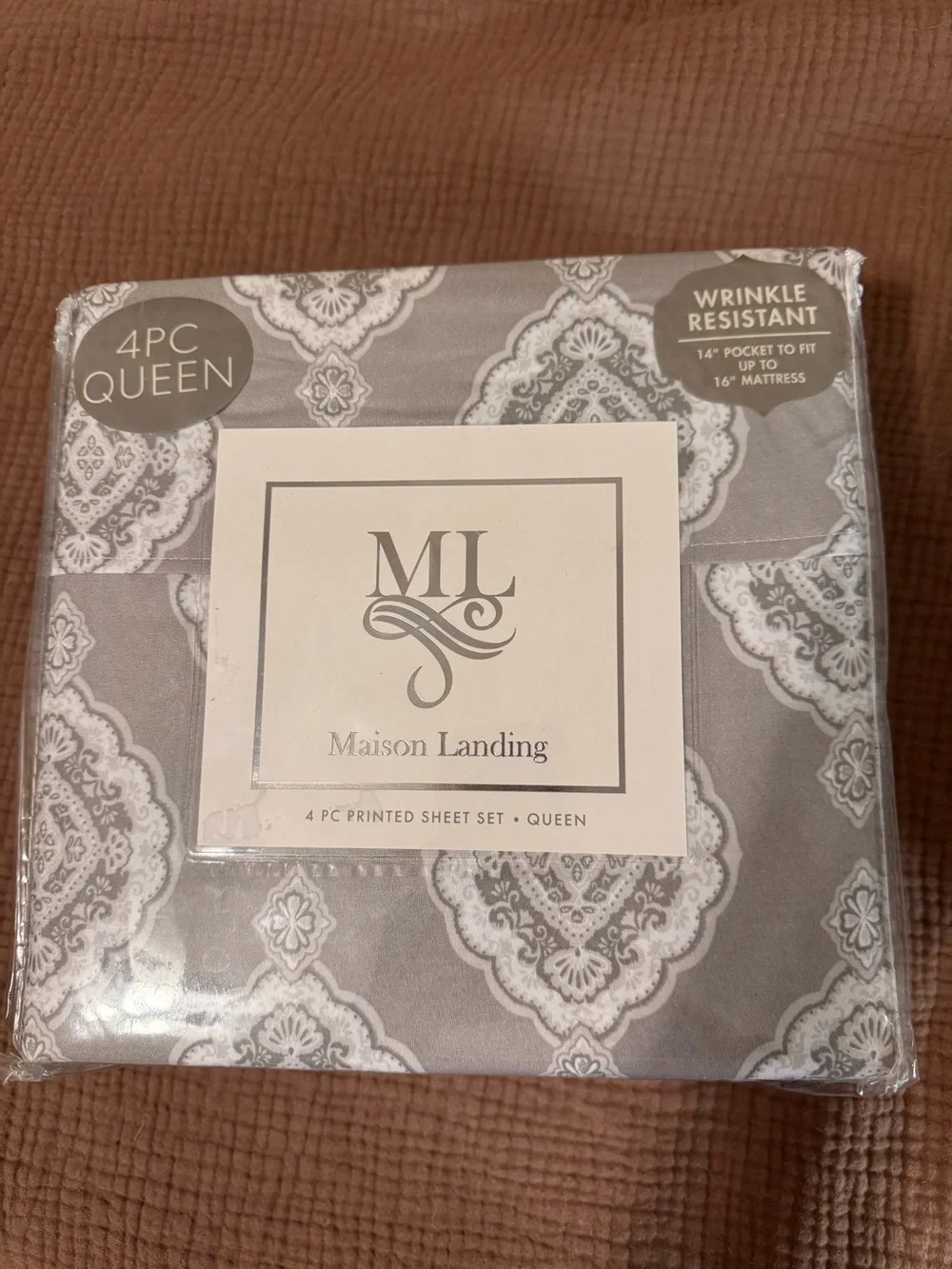 Queen 4-Piece Sheet Set in Gray and White